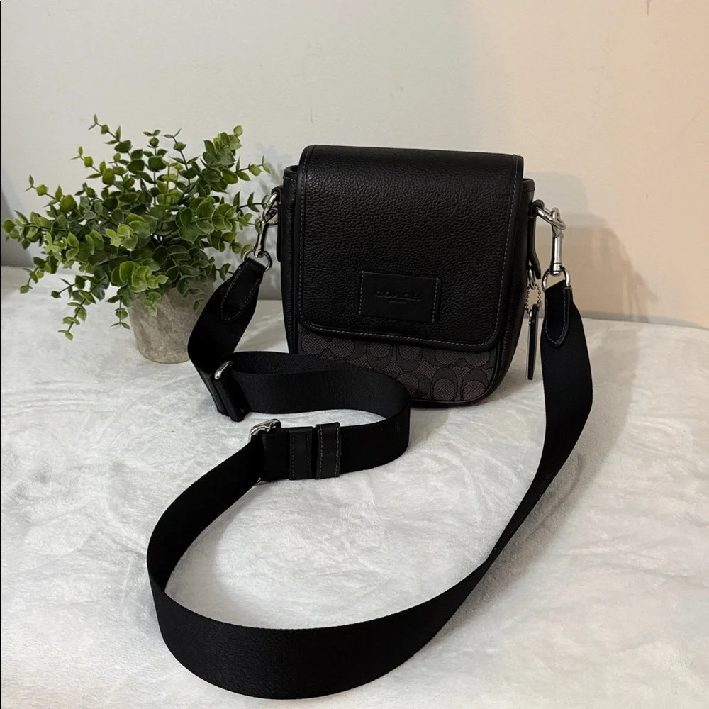 Lucas Crossbody Coach Bag - Picture 6 of 11